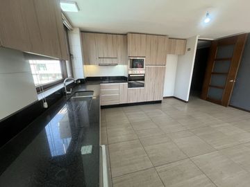 DEPTO Providencia – Pocuro 3D, 3B, Family Room, 2 Estacionamientos y Bodega. Vista Despejada!!