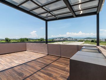 CASA CON ALBERCA EN RESIDENCIAL CON SEGURIDAD AL SUR DE CUERNAVACA EN VENTA