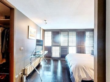 Se Vende Moderno Triplex Ubicado En Providencia, 2 Est Y Bod