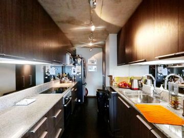 Se Vende Moderno Triplex Ubicado En Providencia, 2 Est Y Bod