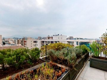 Se Vende Moderno Triplex Ubicado En Providencia, 2 Est Y Bod