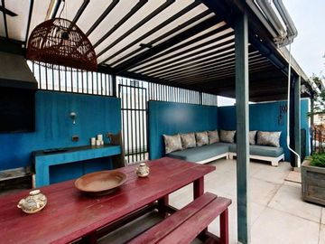 Se Vende Moderno Triplex Ubicado En Providencia, 2 Est Y Bod
