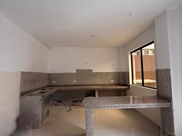 VENTA DE CASA EN LA URB. LOS ALMENDROS