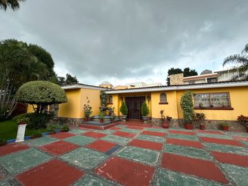 Propiedad en venta,2casas ,1 bungalo y Terraza en zapopan