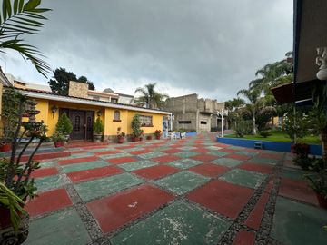 Propiedad en venta,2casas ,1 bungalo y Terraza en zapopan