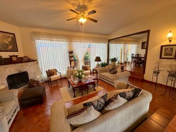 Propiedad en venta,2casas ,1 bungalo y Terraza en zapopan
