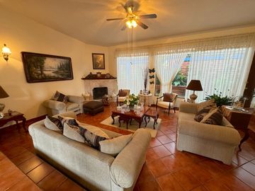 Propiedad en venta,2casas ,1 bungalo y Terraza en zapopan