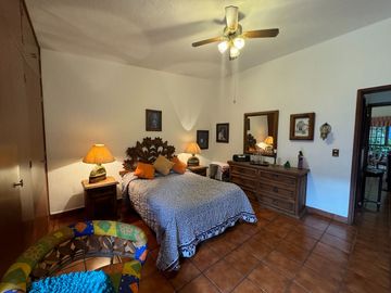 Propiedad en venta,2casas ,1 bungalo y Terraza en zapopan
