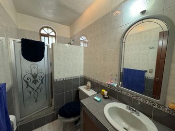 Propiedad en venta,2casas ,1 bungalo y Terraza en zapopan