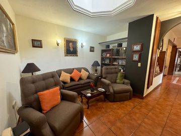 Propiedad en venta,2casas ,1 bungalo y Terraza en zapopan