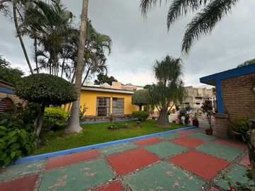 Propiedad en venta,2casas ,1 bungalo y Terraza en zapopan