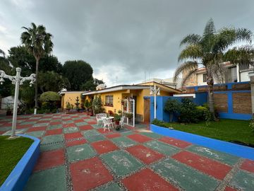 Propiedad en venta,2casas ,1 bungalo y Terraza en zapopan