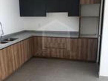 CASA EN VENTA EN LA RESERVA JURIQUILLA DE TRES RECAMARAS  CON BAÑO CADA UNA Y SALA DE TV