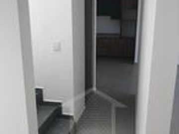 CASA EN VENTA EN LA RESERVA JURIQUILLA DE TRES RECAMARAS  CON BAÑO CADA UNA Y SALA DE TV