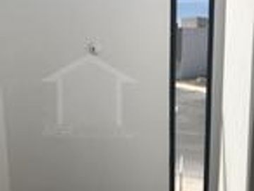 CASA EN VENTA EN LA RESERVA JURIQUILLA DE TRES RECAMARAS  CON BAÑO CADA UNA Y SALA DE TV