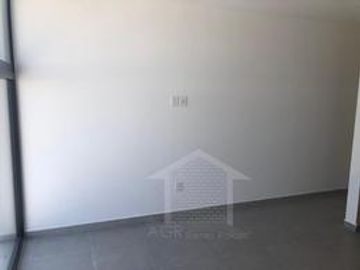 CASA EN VENTA EN LA RESERVA JURIQUILLA DE TRES RECAMARAS  CON BAÑO CADA UNA Y SALA DE TV