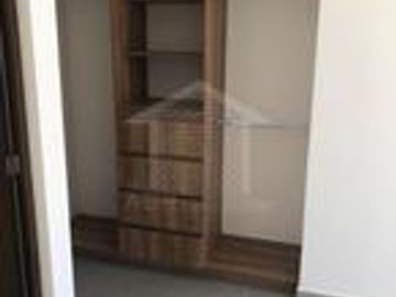 CASA EN VENTA EN LA RESERVA JURIQUILLA DE TRES RECAMARAS  CON BAÑO CADA UNA Y SALA DE TV