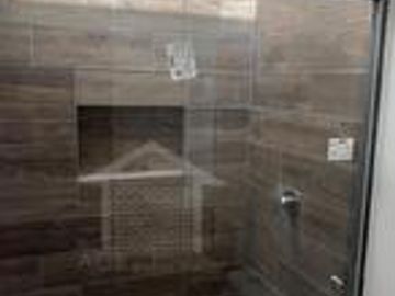 CASA EN VENTA EN LA RESERVA JURIQUILLA DE TRES RECAMARAS  CON BAÑO CADA UNA Y SALA DE TV