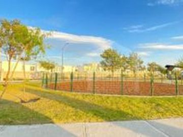 CASA EN VENTA EN LA RESERVA JURIQUILLA DE TRES RECAMARAS  CON BAÑO CADA UNA Y SALA DE TV