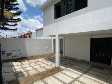 Las Alamedas, Atizapán casa con ampliaciones