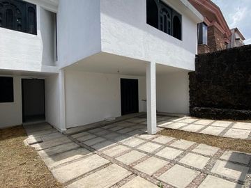 Las Alamedas, Atizapán casa con ampliaciones