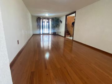 Las Alamedas, Atizapán casa con ampliaciones