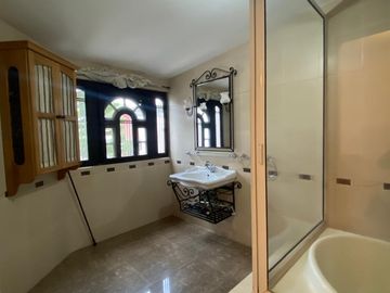 Las Alamedas, Atizapán casa con ampliaciones