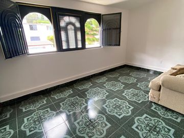 Las Alamedas, Atizapán casa con ampliaciones