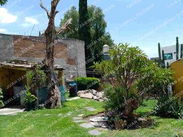 VENTA DE CASA EN EL CENTRO DE PUEBLA EN EL BARRIO DE XANENETLA SOBRE  CALZADA ZARAGOZA . A UNA CALLE DEL PALACIO LEGISLATIVO.