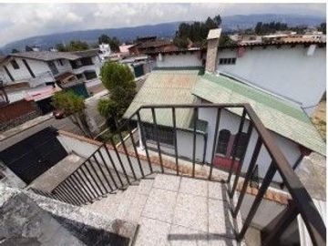 SE VENDE AMPLIA PROPIEDAD COMERCIAL RENTERA SECTOR SANGOLQUÍ - VALLE DE LOS CHILLOS