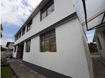SE VENDE AMPLIA PROPIEDAD COMERCIAL RENTERA SECTOR SANGOLQUÍ - VALLE DE LOS CHILLOS