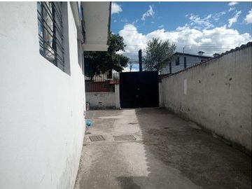 SE VENDE AMPLIA PROPIEDAD COMERCIAL RENTERA SECTOR SANGOLQUÍ - VALLE DE LOS CHILLOS