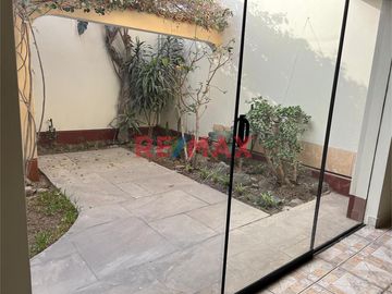 Venta Linda Casa 3 Pisos-La Molina Cerca a la USMP