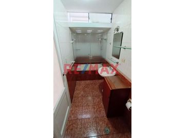 Venta Linda Casa 3 Pisos-La Molina Cerca a la USMP