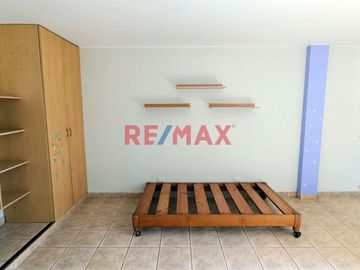Venta Linda Casa 3 Pisos-La Molina Cerca a la USMP