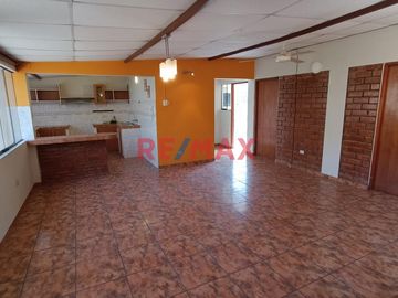 Venta Linda Casa 3 Pisos-La Molina Cerca a la USMP