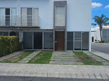 Renta de casa con amenidades en Valle de Juriquilla