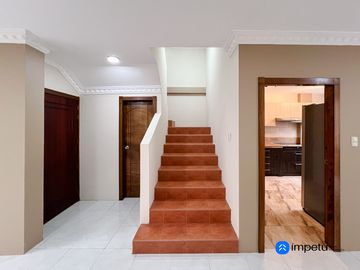 Se vende casa en el Barrio Obrapìa de la ciudad de Loja
