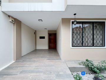 Se vende casa en el Barrio Obrapìa de la ciudad de Loja