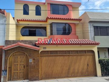 Casa En Venta - Chiclayo.(C.RIVERA)