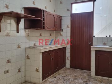 Casa En Venta - Chiclayo.(C.RIVERA)
