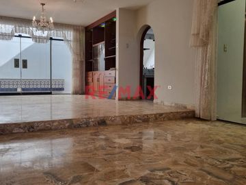 Casa En Venta - Chiclayo.(C.RIVERA)