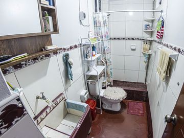 SE VENDE CASA EN LOS OLIVOS – 303 m2
