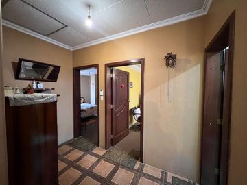 EN VENTA CASA COMERCIAL EN AVENIDA ORDOÑEZ LASSO