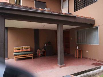 EN VENTA CASA COMERCIAL EN AVENIDA ORDOÑEZ LASSO