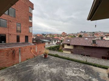 EN VENTA CASA COMERCIAL EN AVENIDA ORDOÑEZ LASSO