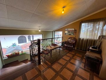 EN VENTA CASA COMERCIAL EN AVENIDA ORDOÑEZ LASSO