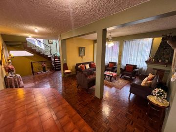 EN VENTA CASA COMERCIAL EN AVENIDA ORDOÑEZ LASSO