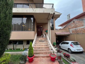 EN VENTA CASA COMERCIAL EN AVENIDA ORDOÑEZ LASSO