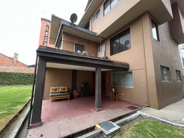 EN VENTA CASA COMERCIAL EN AVENIDA ORDOÑEZ LASSO